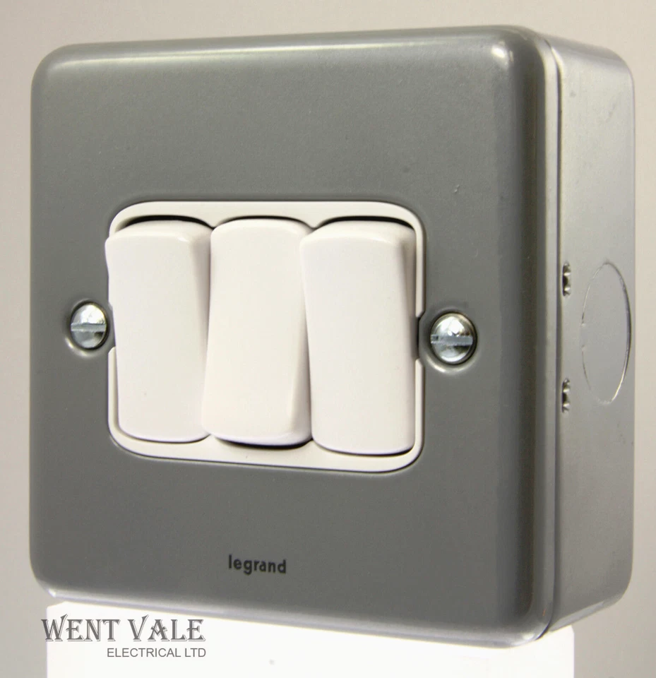 Legrand Synergy - 7338 03 - 10a 3 Gang 2 Way Metalclad Switch New - Image 1 of 1