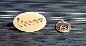 Vespa Pin Logo Oval weiß bedruckt - Maße 26x15mm - Picture 1 of 1