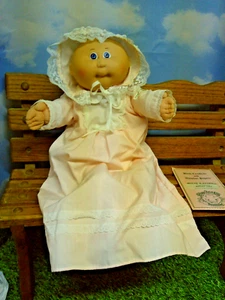 COLECO PREEMIE NIGHTGOWN W/CAP CABBAGE PATCH KIDS W/PAPERS - Picture 1 of 6