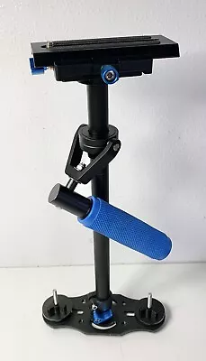 Neewer Handheld Steadicam Stabilizer 24 inches - Image 1 of 4