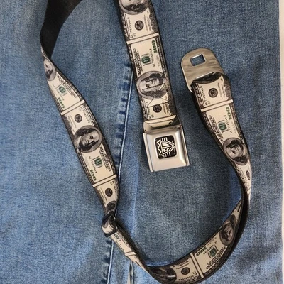 Cinturón de seguridad con hebilla ajustable hasta 48” impresión de dinero Foto 1 de 4