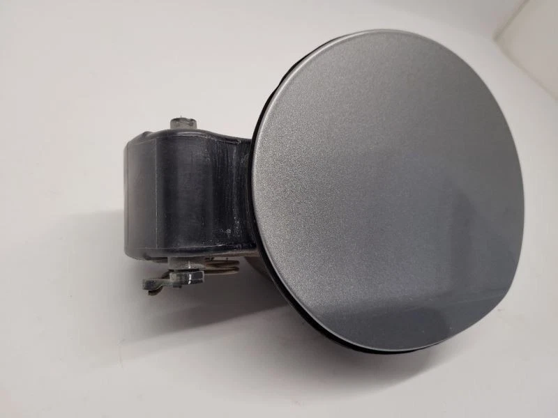 Dodge Dart 2015 2016 puerta de llenado de combustible plateada 68238475AA 15-16   Foto 1 de 4