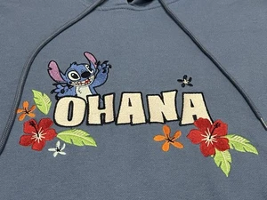 Disney Ohana Stitch Hoodie Sweatshirt Large blau mit Blumenstickerei Box Lunch - Bild 1 von 18