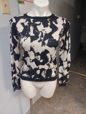 Suéter H&M Para Mujer Negro/Blanco Estampado de Vaca Manga Larga Cuello Redondo Talla S Cremallera Trasera Foto 1 de 4