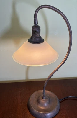 Lámpara de Colección Cuello de Cisne-Pantalla Blanca Semitranslúcida 20"-Por Pasquale Miranda Feiss EC Foto 1 de 4