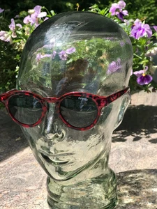 Benetton Sonnenbrille karminrot mit Leopardenmuster - Bild 1 von 10