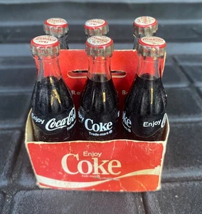 Coca Cola Mini Flaschen - 6 Miniatur 2,5" Flaschen - Bild 1 von 15