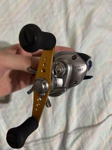 SHIMANO SALTY ONE HG11 Bait Casting Reel Fishing Seabass Snakehead B9885 - Picture 1 of 3