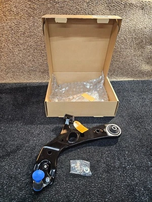 Conjunto de brazo de control y rótula 810-528444B para Lexus Toyota Rav4 Foto 1 de 4