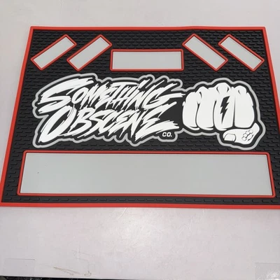 Something Obscene Knife Company Tear down Mat Brilla en el Rojo Oscuro  Foto 1 de 3