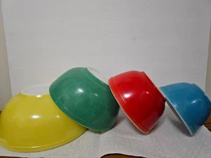 VINTAGE 1940'S PYREX PRIMARY COLORS SET OF 4 NESTING MIXING BOWLS - Picture 1 of 22
