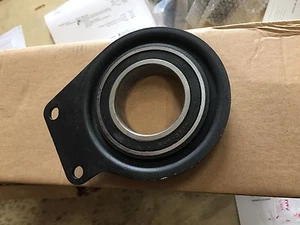 VW TRANSPORTER CARAVELLE T5 1.9 2.5TDi DRIVESHAFT SUPPORT BEARING RH 7H0407181 - Picture 1 of 1