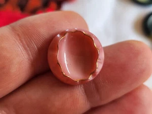Bouton ancien en verre rose doré   diamètre: 1,7 cm D12D - Picture 1 of 3