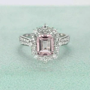 Anillo de compromiso vintage con halo de diamantes rosas simulados de 2 quilates enchapado en oro blanco de 14 quilates - Imagen 1 de 6