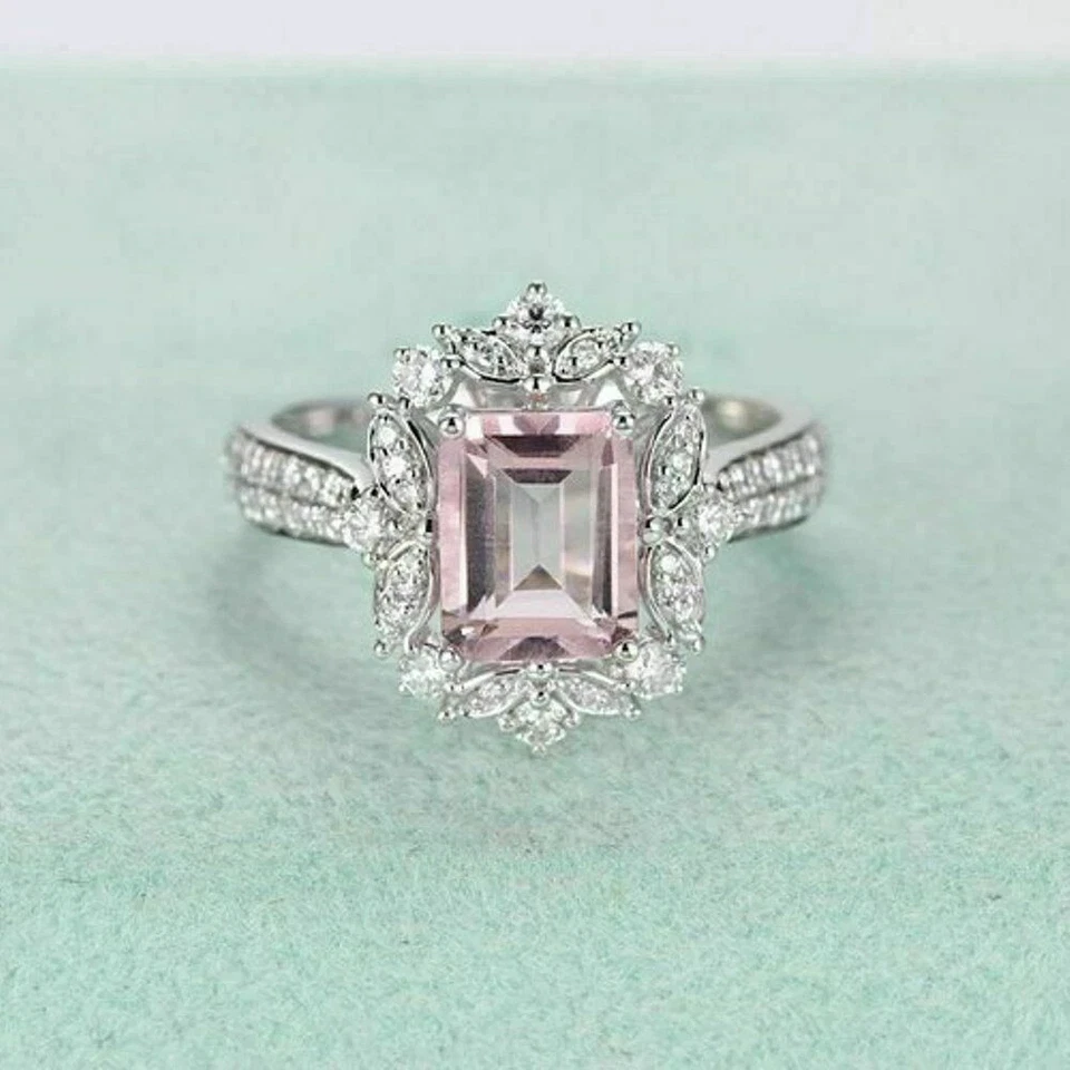 Anillo de compromiso vintage con halo de diamantes rosas simulados de 2 quilates enchapado en oro blanco de 14 quilates Foto 1 de 4