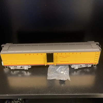MTH Electric Trains Union Pacific #5712 R50B Express Reefer Car 20-94153 - Image 1 of 4