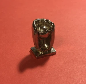 Figura de peltre de guante de béisbol de 1"" USAopoly MLBP #2 - Imagen 1 de 1
