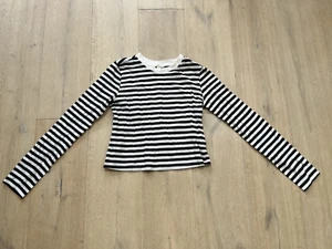 Top corto de manga larga pequeño a rayas blanco y negro para mujer H&M - Imagen 1 de 3