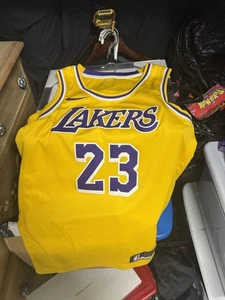 Camiseta Nike Swingman Los Angeles Lakers LeBron Talla Grande 48 Número 23 - Imagen 1 de 4
