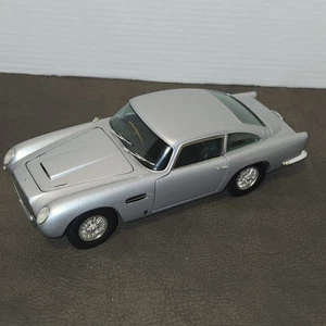 Sun Star Aston Martin DB5 1963 James Bond 007 1:18 Diecast Car  - Picture 1 of 12