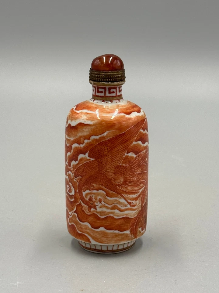 Antigua botella de tabaco de porcelana Phoenix esmalte rojo chino del siglo XX 3 1/2"" Foto 1 de 4