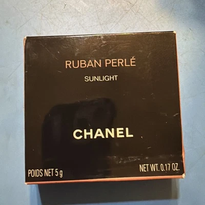 Vintage Discontinued CHANEL Ruban Perle Sunlight Highlighter Powder - Image 1 of 4