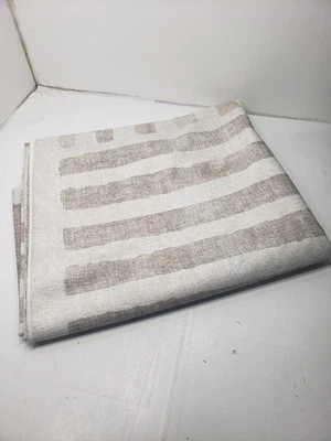 Alfombra moderna lavable a máquina 8x10 crema neutra con almohadilla caja abierta Foto 1 de 4