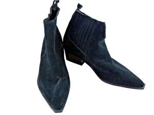 Gr. 8 Marc Fisher schwarz Wildleder spitz zulaufend Blockabsatz Stiefeletten Booties Chelsea - Bild 1 von 10