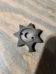 1985 Honda Fourtrax TRX125A Gearshift Drum Stop Plate 24425-VM6-000 - Picture 1 of 2
