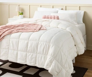 (NEW)Room Essentials RE Puffer Comforter - Size KING 106" X 92" - Picture 1 of 7