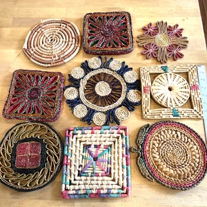 Lote de 9 Remaches Tejidos De Colección Hot Pads Ratán Mimbre Boho MCM Rafia Paja - Imagen 1 de 9