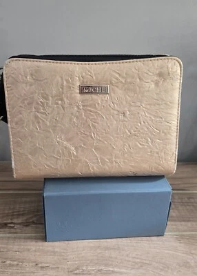 Cartera pequeña 757 clásica Miche Randi Shell crema floral en relieve retirada Foto 1 de 4