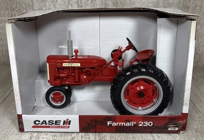 Tractor delantero estrecho fundido a presión Ertl Farmall 230 1/16 Foto 1 de 4