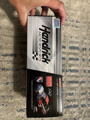 2010 Dale Earnhardt Jr National Guard ‘Honoring Our Soldiers’ 1/24 ACTION ARC - Image 1 of 4