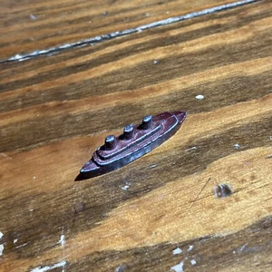 Vintage 1920s Cracker Jack Miniature Cruise Ship 3 funnels red paint - Imagen 1 de 4