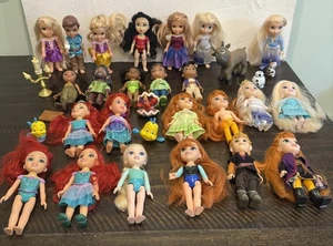 Rarität Disney Petite Puppe Anna Elsa Kristoff Flynn Aladdin, Tiana Konvolut 32 Teile - Bild 1 von 11
