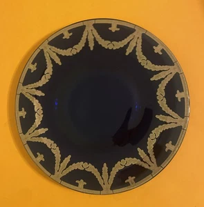 Raro piatto in vetro blu cobalto con decorazione ruote 12 - Foto 1 di 5