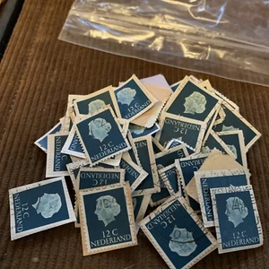 Estampillas holandesas vintage bien conservadas de 12 centavos 60+ mataselladas  - Imagen 1 de 6