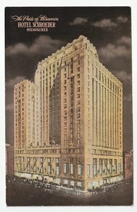 Vintage NEAR MINT Hotel SCHROEDER Postcard ~ MILWAUKEE, WI. at Night - Picture 1 of 2