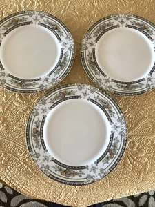 MIKASA FINE CHINA CAMBRIDGE 3 DINNER PLATES 10 1/2" JAPAN - Picture 1 of 4