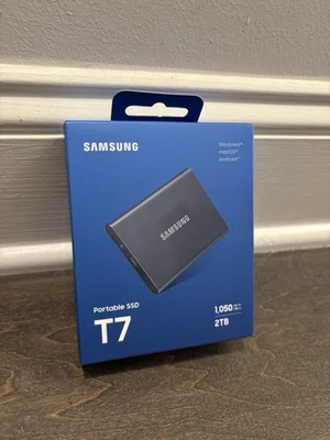 Unidad sólida externa portátil Samsung T7 2 TB USB 3.2 Foto 1 de 2