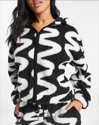 Sudadera con capucha polar de peluche Scribble Borg blanco y negro de Asos talla 10 Funky Punk  Foto 1 de 4
