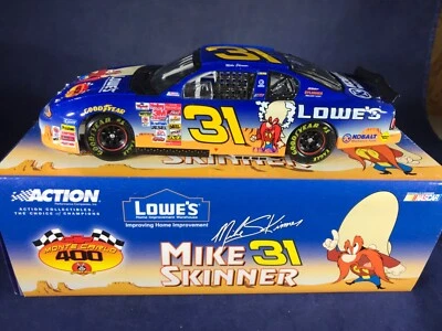 Z1-48 MIKE SKINNER #31 LOWES / LOONEY TUNES 2001 CHEVY MONTE CARLO  - Image 1 of 4