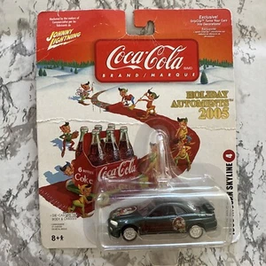 Johnny Lightning Coca Cola Holiday Automents 2005 1999 Nissian Skyline - Imagen 1 de 22