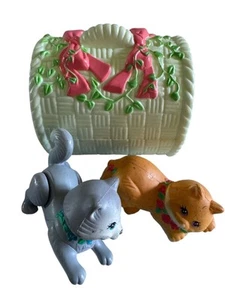 Littlest Pet Shop 2 Cats in Large Green Basket - Picture 1 of 3