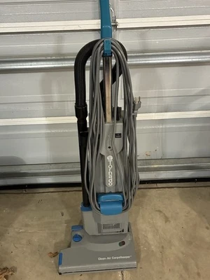 Коммерческий вертикальный пылесос Tornado для чистки ковров проверен - Изображение 1 из 4