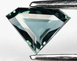 Saphir d’Auvergne 0.42ct 6x4.3mm VS bleu/vert taille Moderne. - Imagen 1 de 1