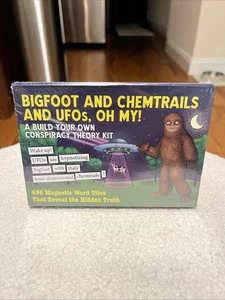 Dissent Pins Bigfoot Chemtrails UFOs, Oh My! Kühlschrankmagnet Wortspiele - Neu - Bild 1 von 6