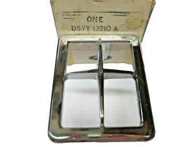 NOS 75 78 Mercury Bobcat  Right Parking Lamp Bezel Door  D5YY-13210-A - Imagem 1 de 4