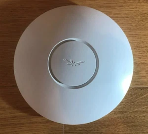 Ubiquiti Unifi AP Access Point CON ALIMENTATORE PoE ( 18-57V DC 10/100/1000) - Foto 1 di 4